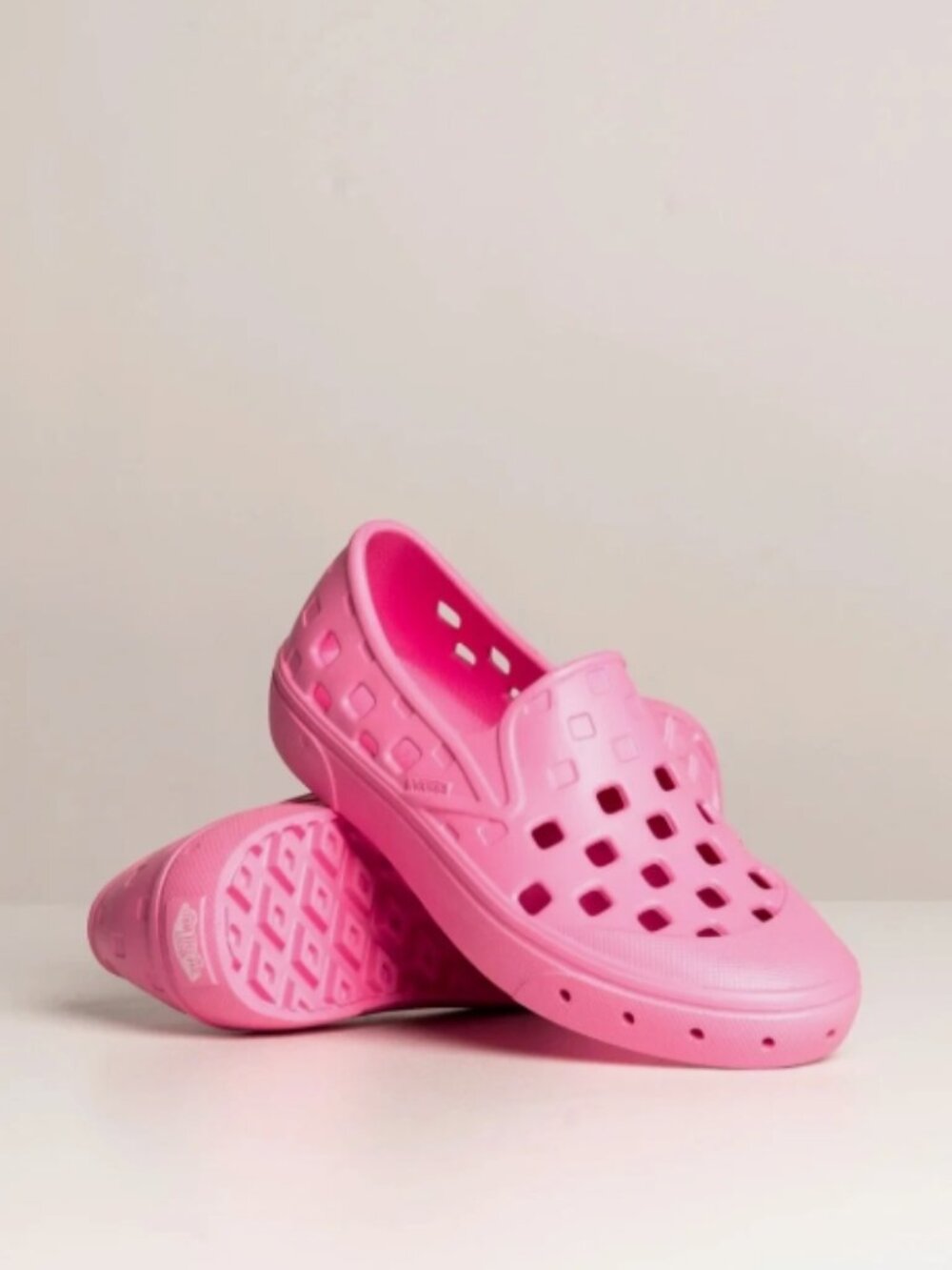 Vans Big Kids' Girls SLIP ON TREK Water Shoes (Pink)